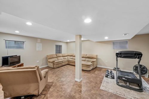 1772 Kennsington Ln, Bull Valley IL 60014-2047 exterior