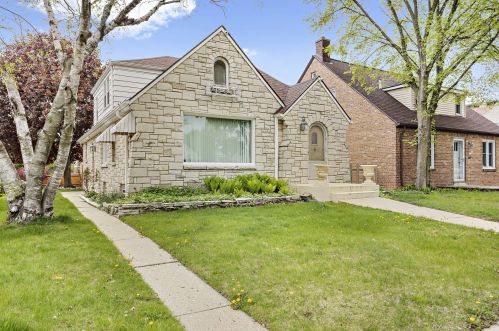 3925 Oklahoma Ave, Milwaukee, WI 53215-4006