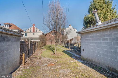 221 Locust St, Hanover PA  17331-2617 exterior