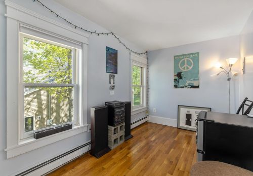 9 Arch St, Dover NH 03820-3627 exterior