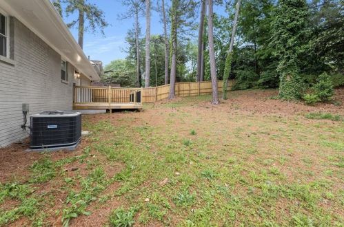 2014 Jones Rd, Atlanta GA  30318-5910 exterior