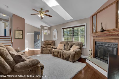 984 Woodlane Rd, Jackson Twp NJ 08527-1556 exterior