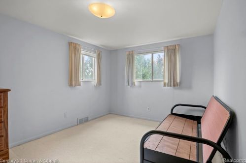 5975 Hubbell St, Dearborn Heights MI 48127-2445 exterior