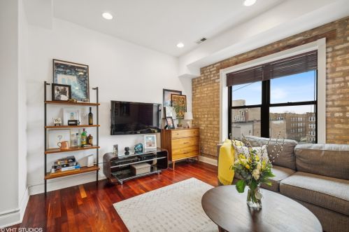 4438 Damen Ave, Chicago, IL 60625-1702