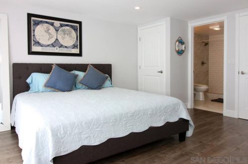 1146 Garnet Ave, San Diego CA 92109-2833 exterior