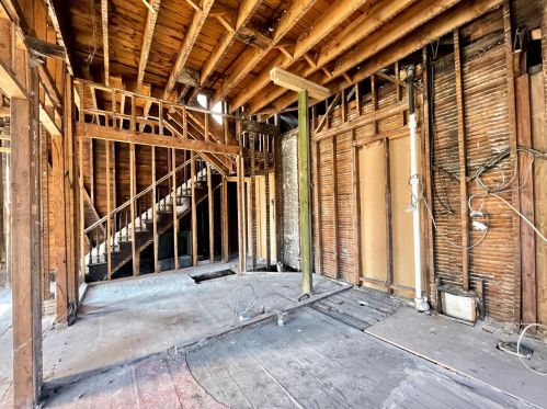 460 Clay Ave, Meskegon MI 49440-1002 exterior