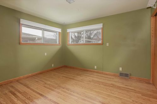 5796 Kinnickinnic Riv Pkwy, Milwaukee WI 53219-2231 exterior