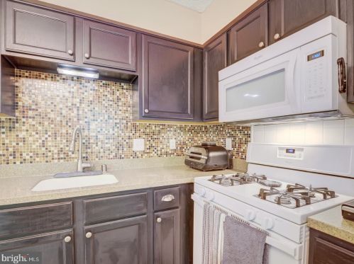 204 Foxtree Dr, Glen Burnie MD 21061-6347 exterior