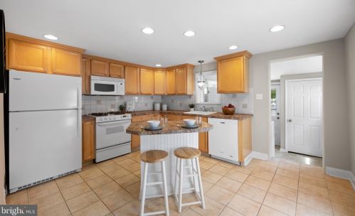 621 Manchester Ave, Media PA 19063-4106 exterior