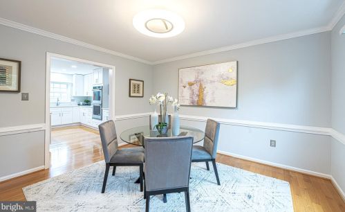 7712 Midday Ln, Alexandria VA 22306-2758 exterior