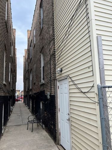 3332 38th St, Chicago IL 60632-3303 exterior