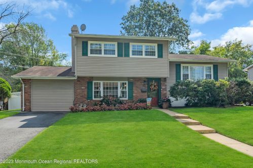 41 Citadel Dr, Jackson Twp, NJ 08527-1813