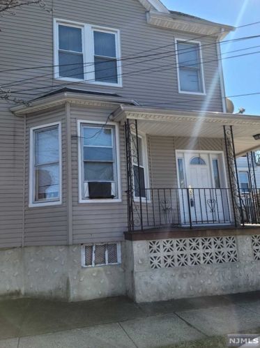 396 Paterson Ave, East Rutherford NJ 07073 exterior