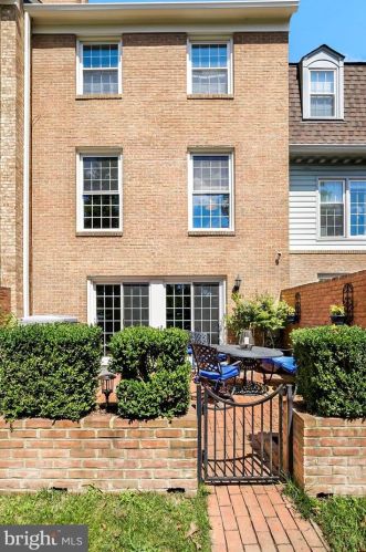 10905 Wickshire Way, Rockville MD 20852-3223 exterior