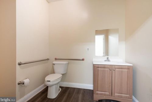 808 Broad St, Philadelphia PA  19146-2217 exterior