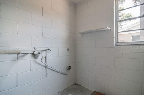 10112 Enchanted Oaks Ct, Tampa FL  33615-1616 exterior