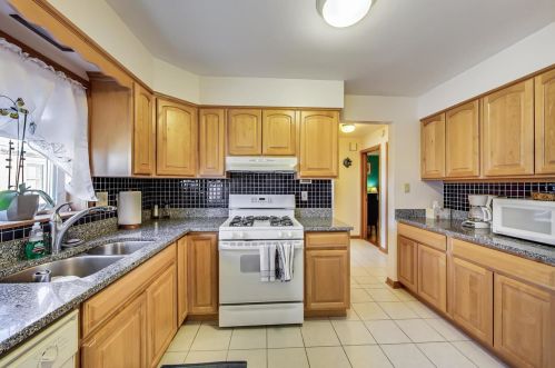 8336 Berwyn Ave, Chicago IL 60656-1430 exterior