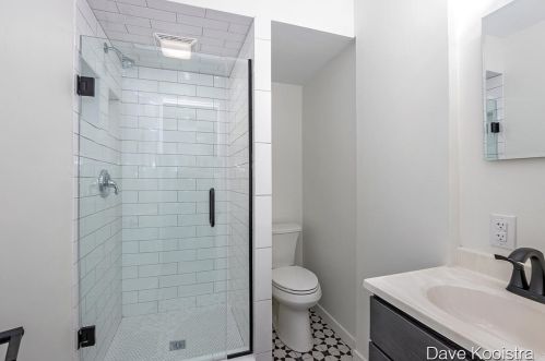 1154 Lakeside Dr, Grand Rapids MI 49503-3812 exterior