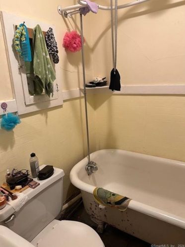 260 Grove St, New Britain CT 06053-3762 exterior