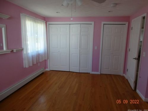 23 Ellis Rd, Enfield CT 06082-4426 exterior