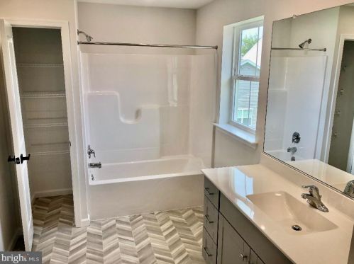 1007 West Ave, New Castle DE 19720-6233 exterior