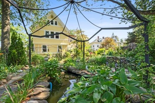 346 Maple St, Springfield MA 01105-1953 exterior