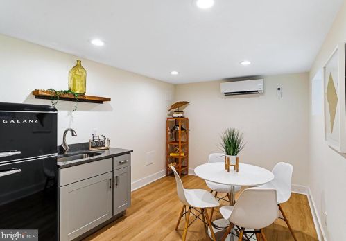 302 Rhode Is Ave, Washington DC 20001-1827 exterior