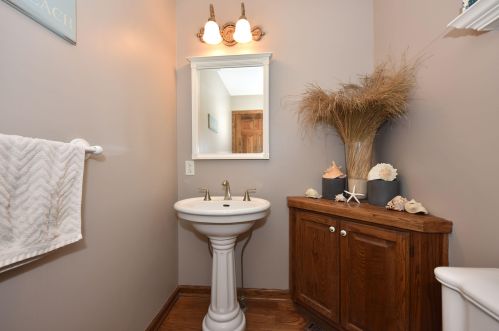 6945 Tesch Ave, Milwaukee WI 53220-2417 exterior