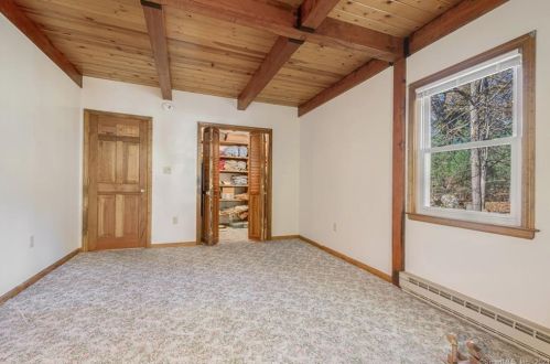 325 Scott Swamp Rd, Farmington CT 06032-3415 exterior