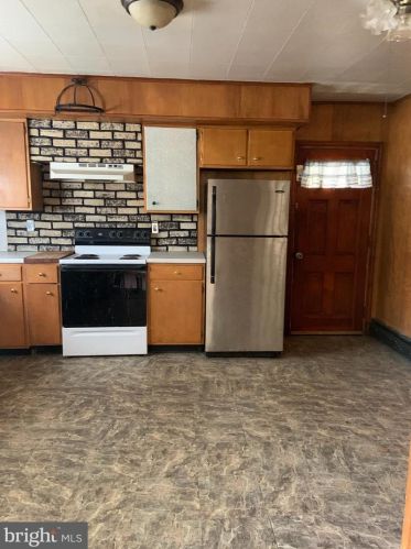 488 Peacock St, Primrose, PA 17901-1124