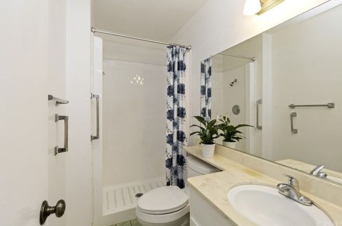 712 Spruce St, Riverside CA 92507-3043 exterior