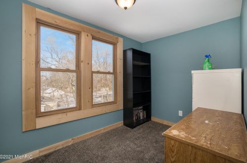 2205 Luella St, Kalamazoo MI 49001-3705 exterior