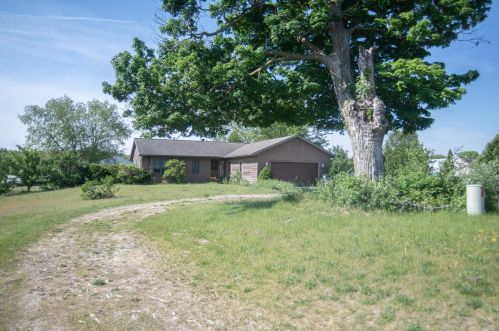 5740 Becker St, Cedar Springs, MI 49319-8525