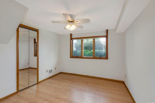 6 Gaymor Ln, Commack NY 11725-1305 exterior