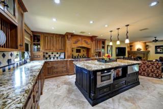 8929 47th St, Phoenix, AZ 85028-6137