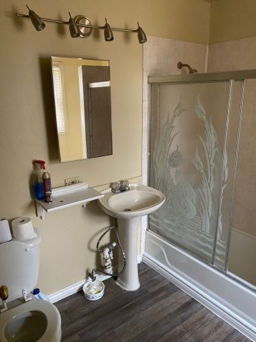 611 Jackson St, Waukegan IL 60085-7354 exterior