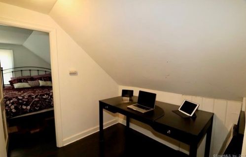 153 Bloomfield Ave, Windsor CT  06095-2819 exterior