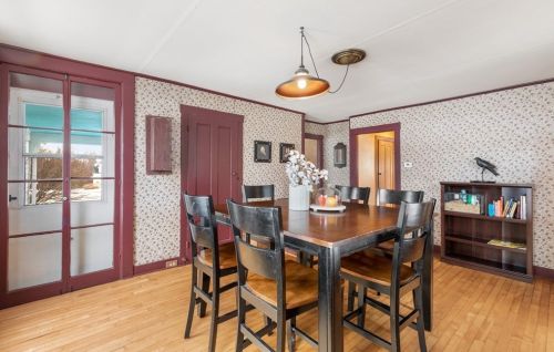 10 Singletary Ave, Sutton MA 01590-1842 exterior