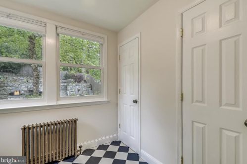 7426 Piney Branch Rd, Silver Spring MD 20901-4352 exterior