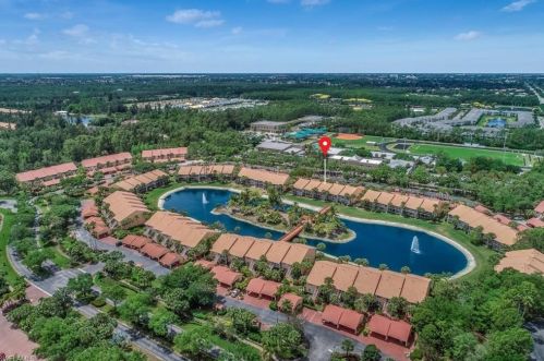 1685 Windy Pines Dr, Naples FL 34112-2776 exterior