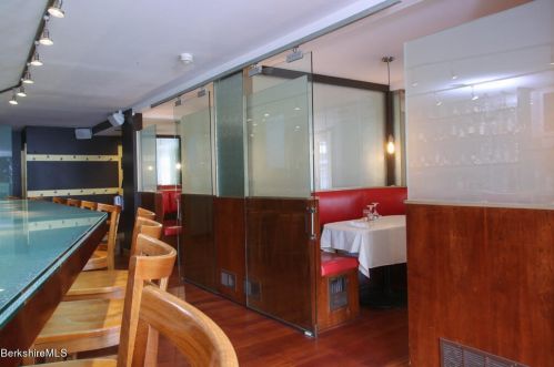 15 Franklin St, Lenox MA 01240-2304 exterior