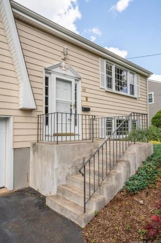 66 Lamplighter Ln, Hartford, CT 06111-5232