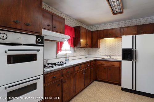 2 Berkshire Ct, Jackson Twp NJ 08527-2409 exterior