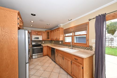 6326 Wright St, Milwaukee WI 53212-2940 exterior