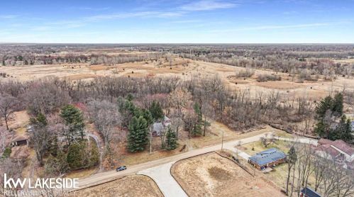 1581 Gravel Rdg Dr, Rochester MI 48307-3606 exterior