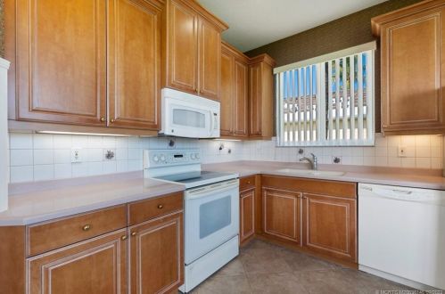 271 Lk Frst Way, Fort Pierce FL 34986-1771 exterior