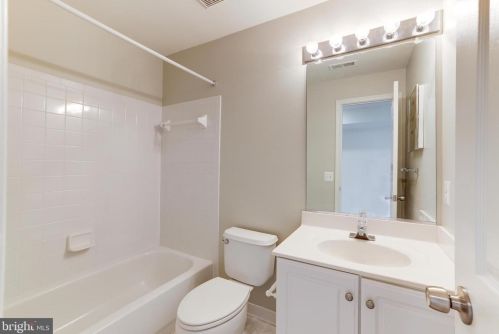 43195 Parkers Rdg Dr, Leesburg VA 20176-5132 exterior