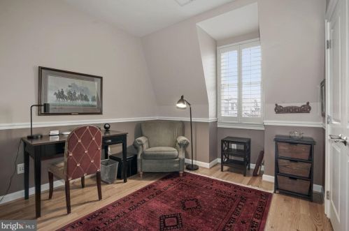 720 Bracey Ln, Alexandria VA  22314-6245 exterior