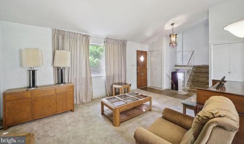 811 Malibu Dr, Silver Spring, MD 20901-3649