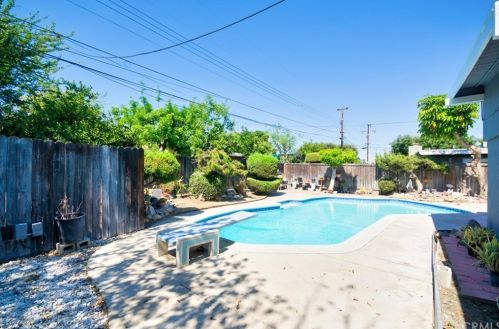 511 Rosslynn Ave, Fullerton CA  92832-2725 exterior